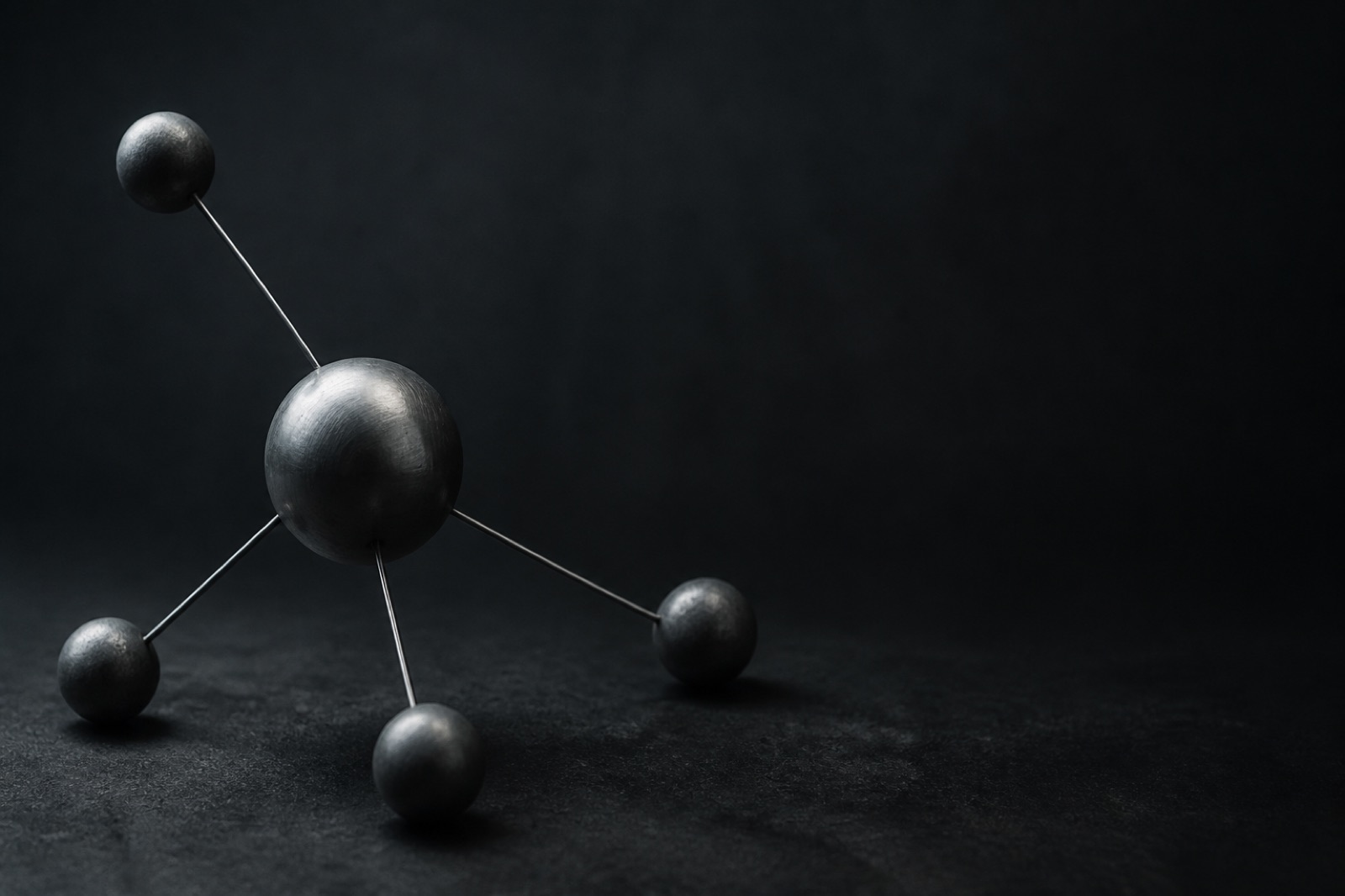 Steel node model with a central sphere linked to four satellites, a stand-in for agent routing